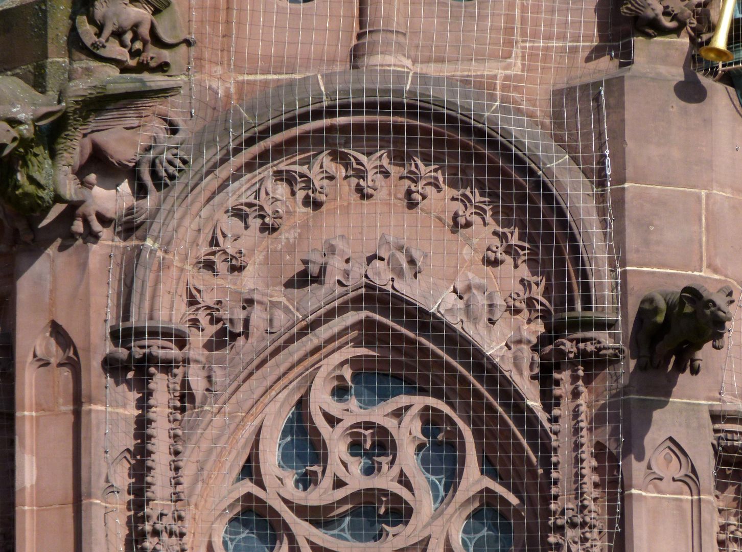 Die Frauenkirche als Architektur Vorhalle, Michaelschor, Rundbogen mit hängendem Blendfries