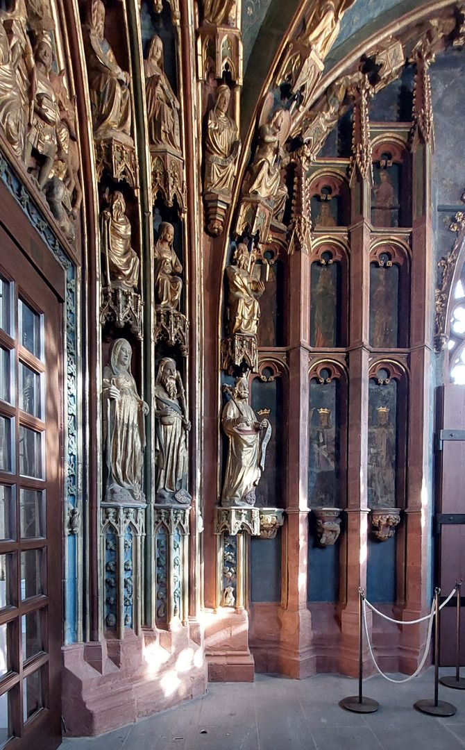 Die Frauenkirche als Architektur Vorhalle, Portalgewand und Nischenwandbereich