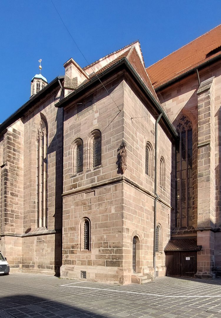 Die Frauenkirche als Architektur Sakristeianbau von Südost