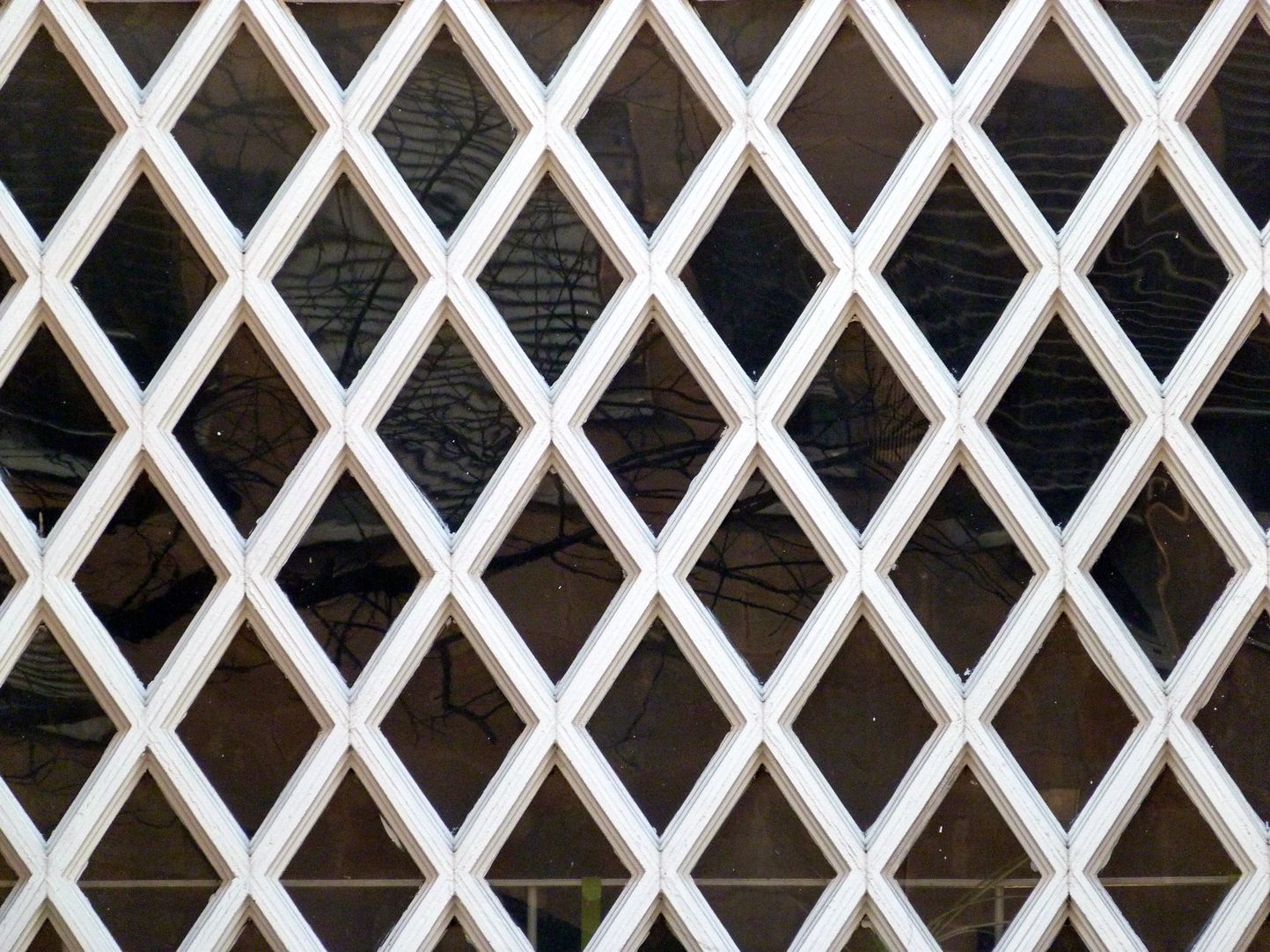 Wohn- und Geschäftshaus Treppenhaus, Rautengitter an der Frommannstraße, Detail