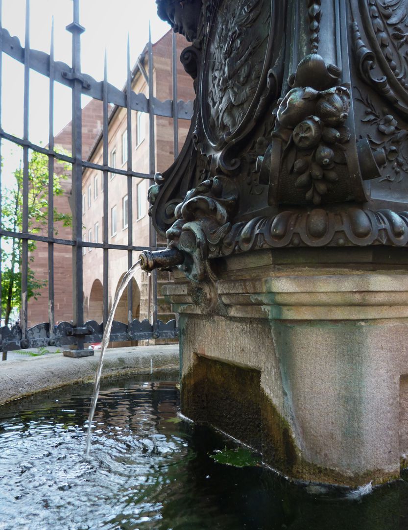 Grübelsbrunnen Schrägansicht mit Wasserspeier