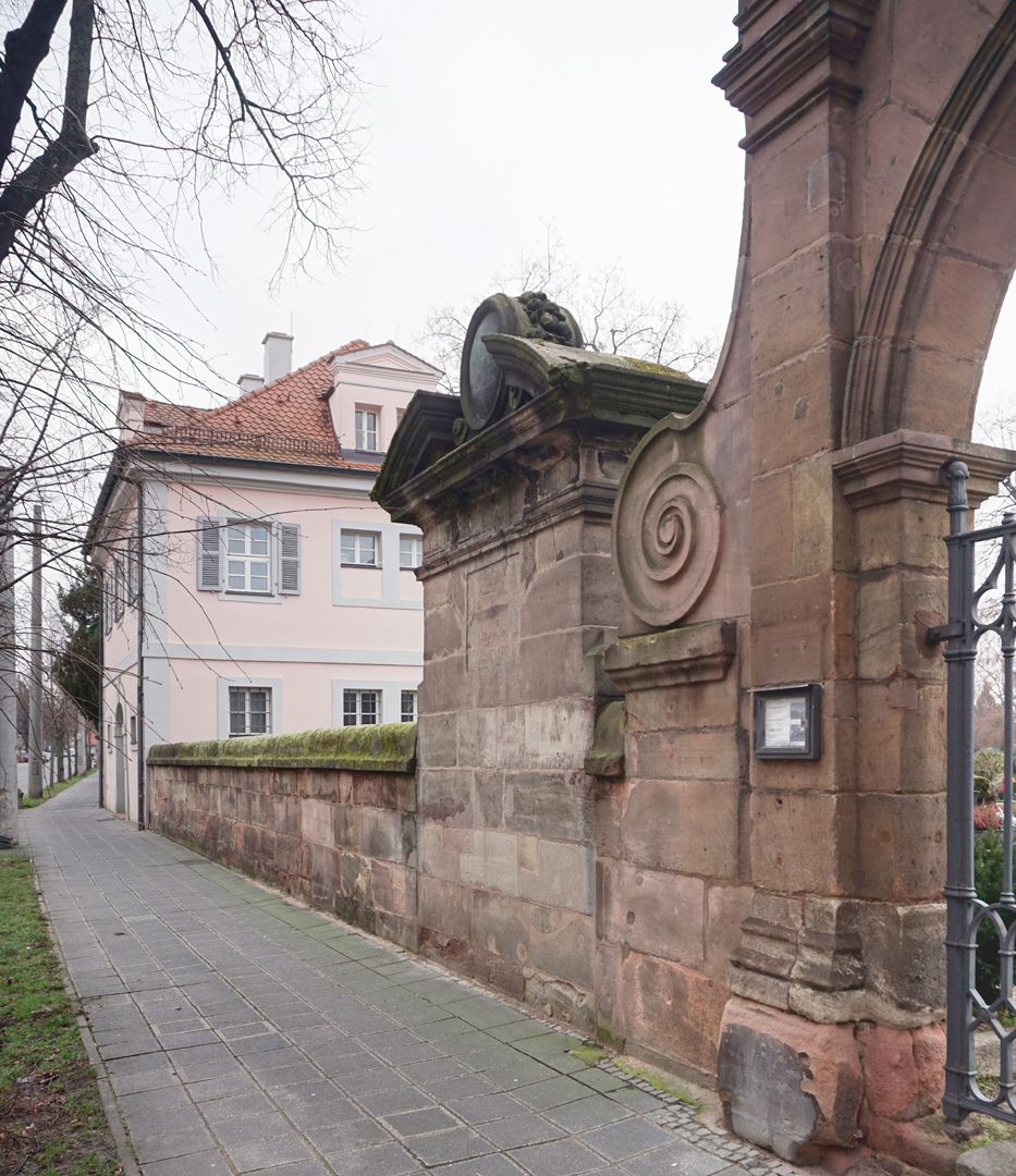 Wandgrabmal des Johann Schlütter Rückwand des Grabmals in der Friedhofsmauer