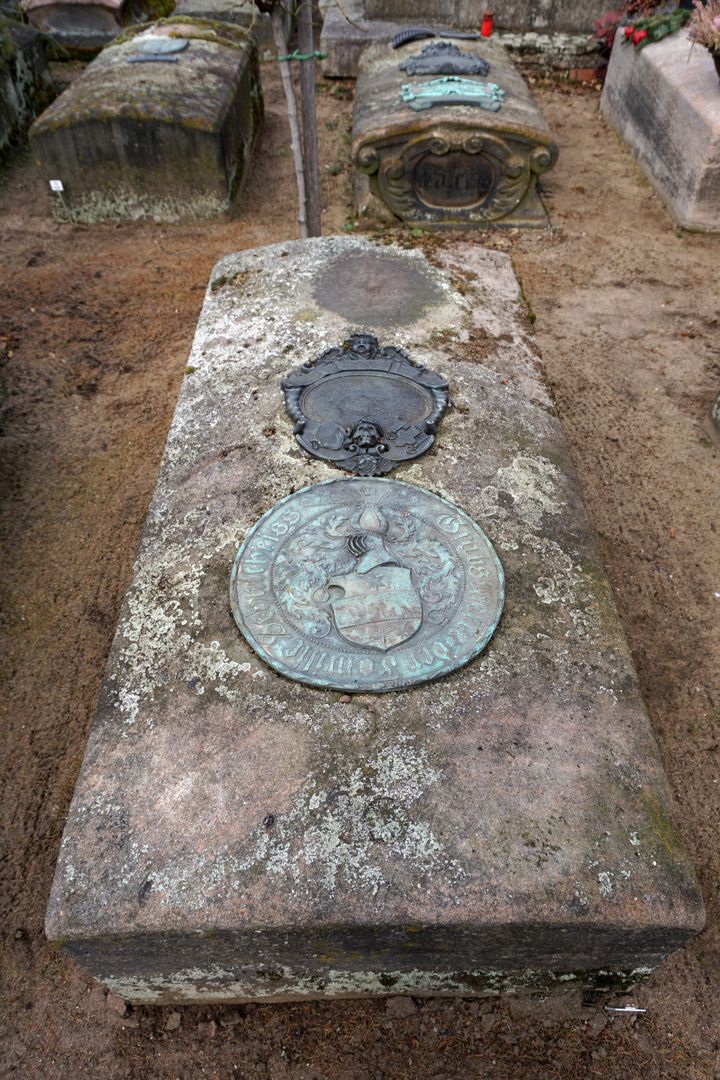 Johannisfriedhof, Grabstätte E 5 Ansicht von Osten