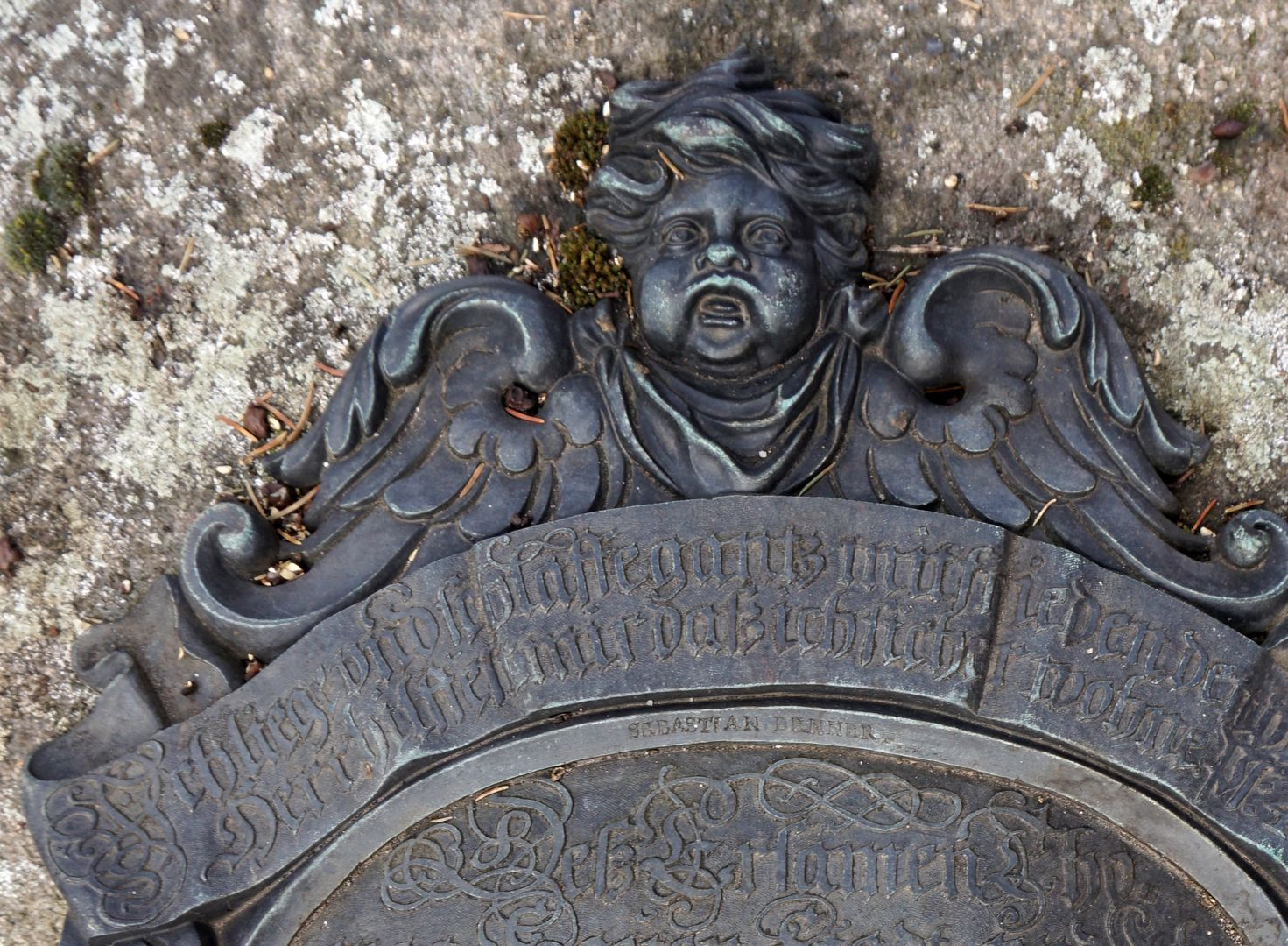 Johannisfriedhof, Grabstätte E 5 Epitaph, Thomas und Clara Sauer / Detailansicht
