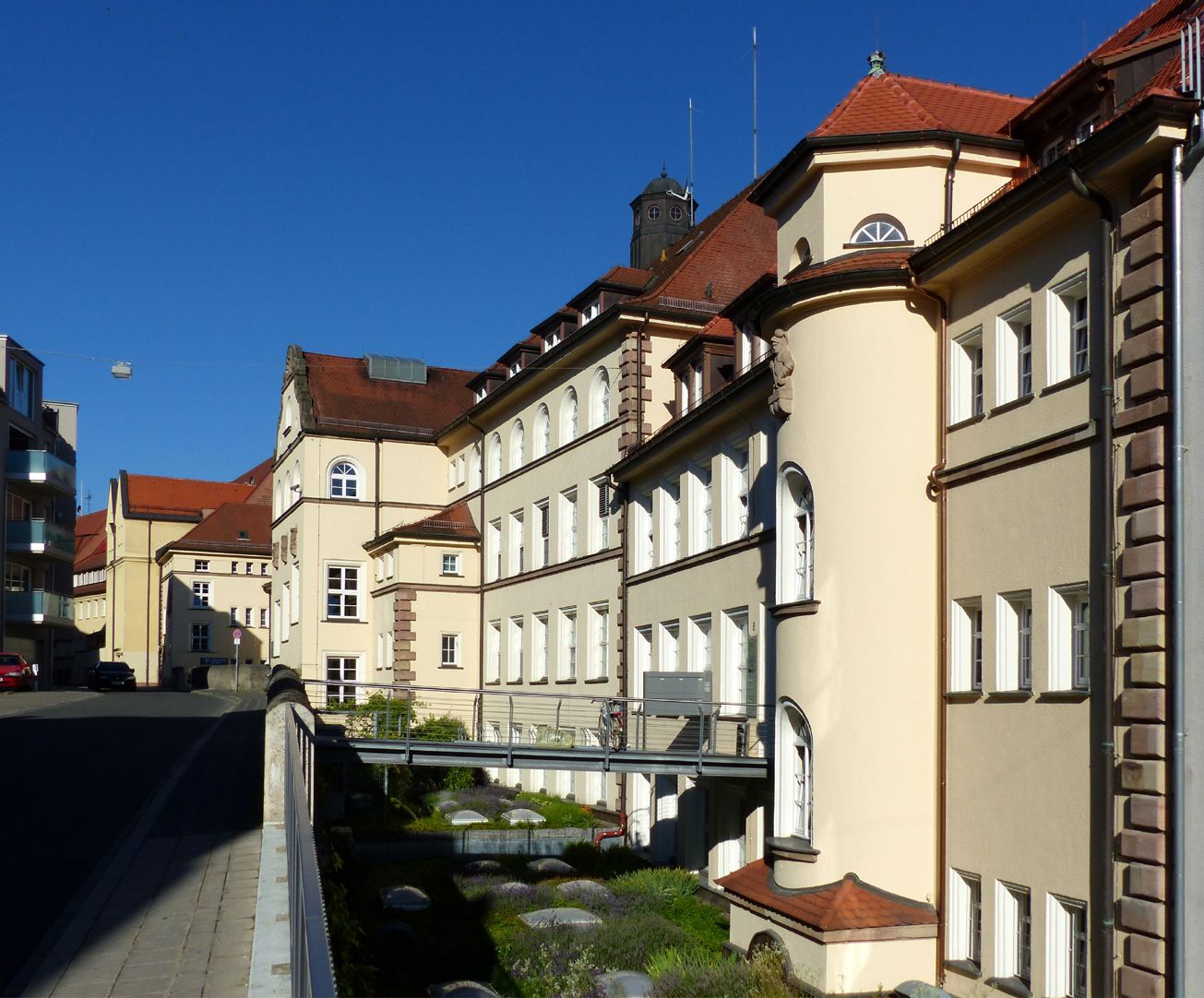 ehemalige Allgemeine Ortskrankenkasse Graben mit Rückfassade, Mühlgasse