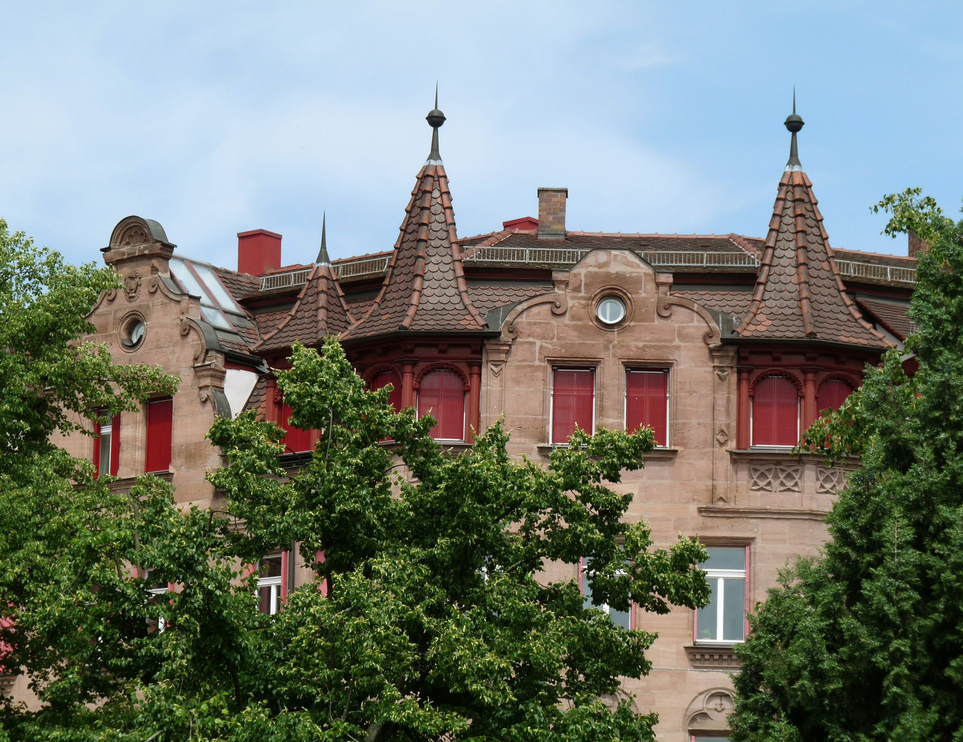 Wohn- und Geschäftshaus, Johannistraße 68 Dachwohnerker und Giebel