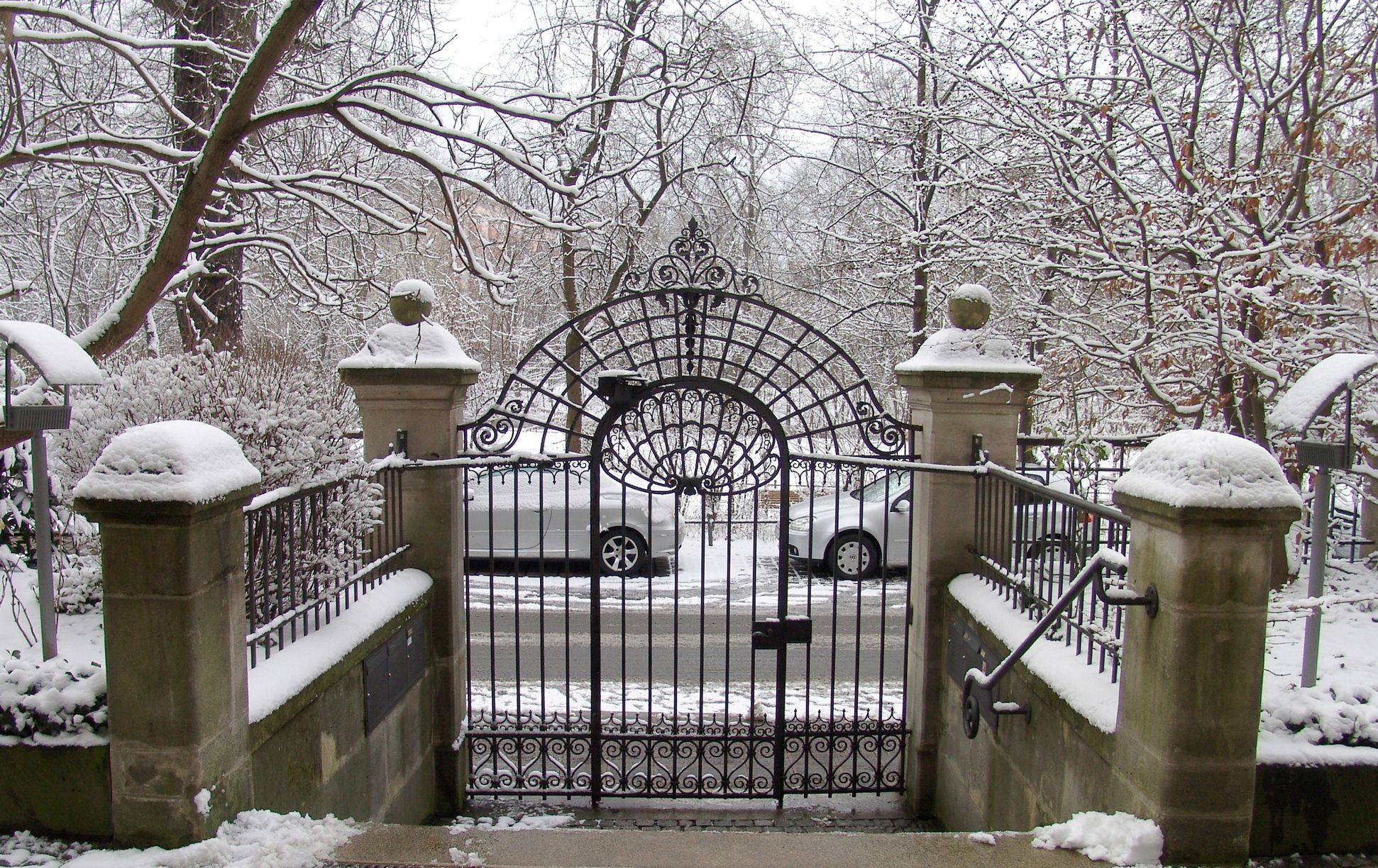 Wohnhaus, Hallerwiese Straßenseite