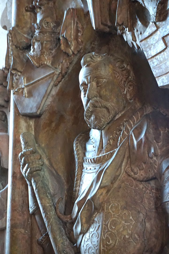 Epitaph für Hieronymus Kress von Kressenstein Rüstungsfigur, Oberkörper, Schrägansicht von rechts
