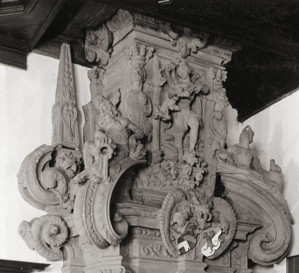 Kamintür im zweiten Stockwerk Detail
