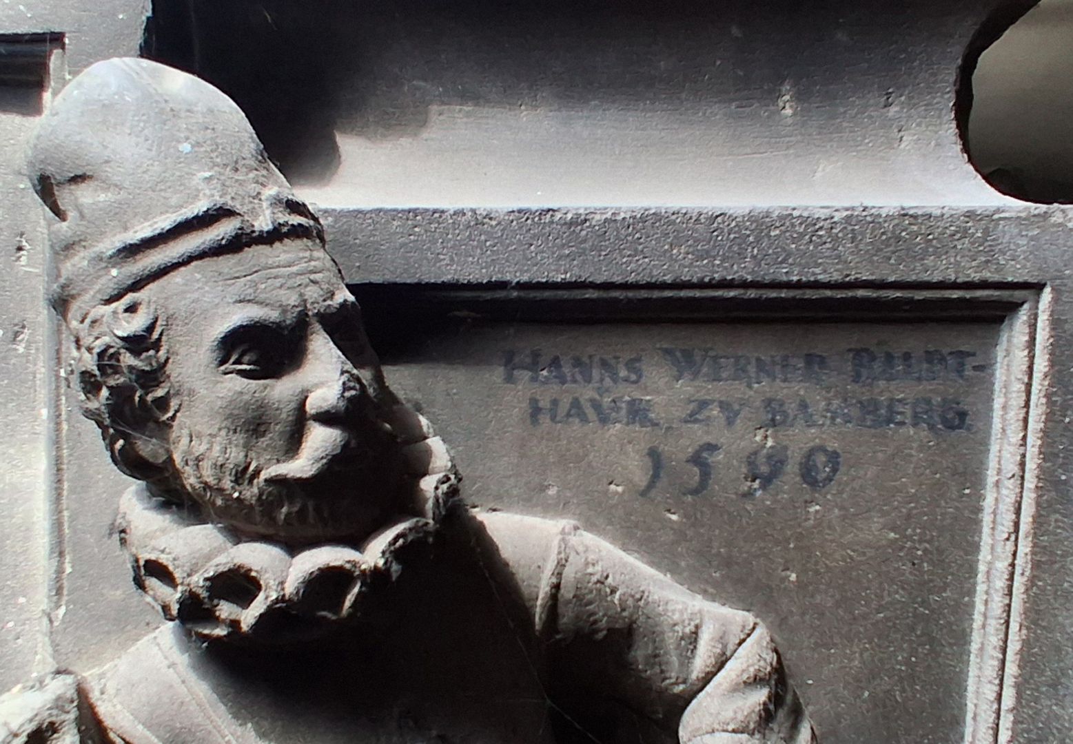 Selbstportrait des Hans Werner Darstellung in Forchheim, Detailansicht mit Inschrift