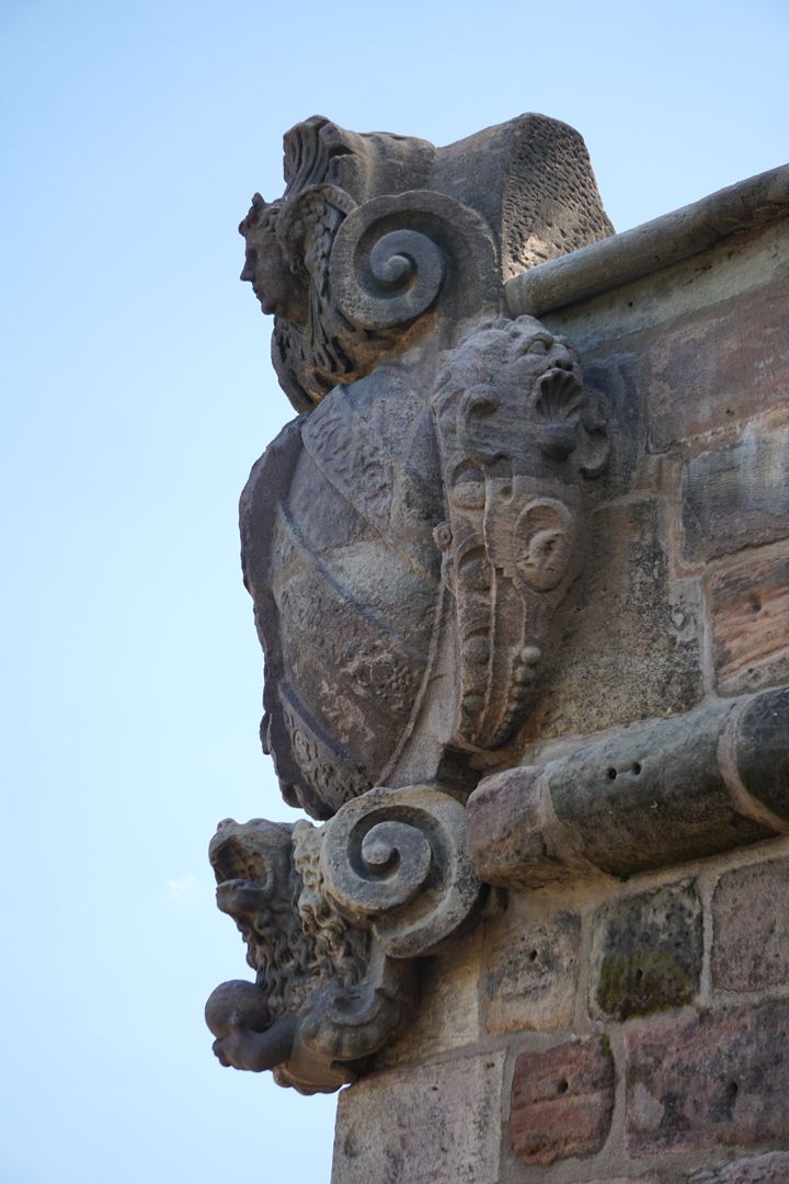 Vestnertorbastei: Wappen der Westseite seitliche Ansicht von Westen