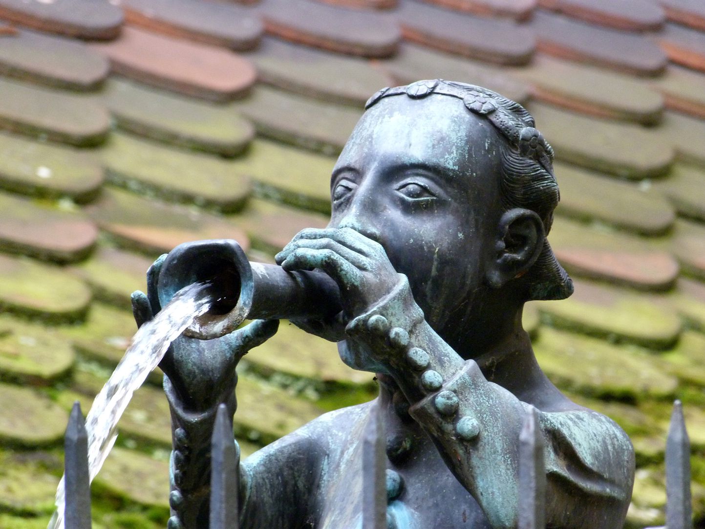Hanselbrunnen Kopf mit der wasserspendenden Schalmei