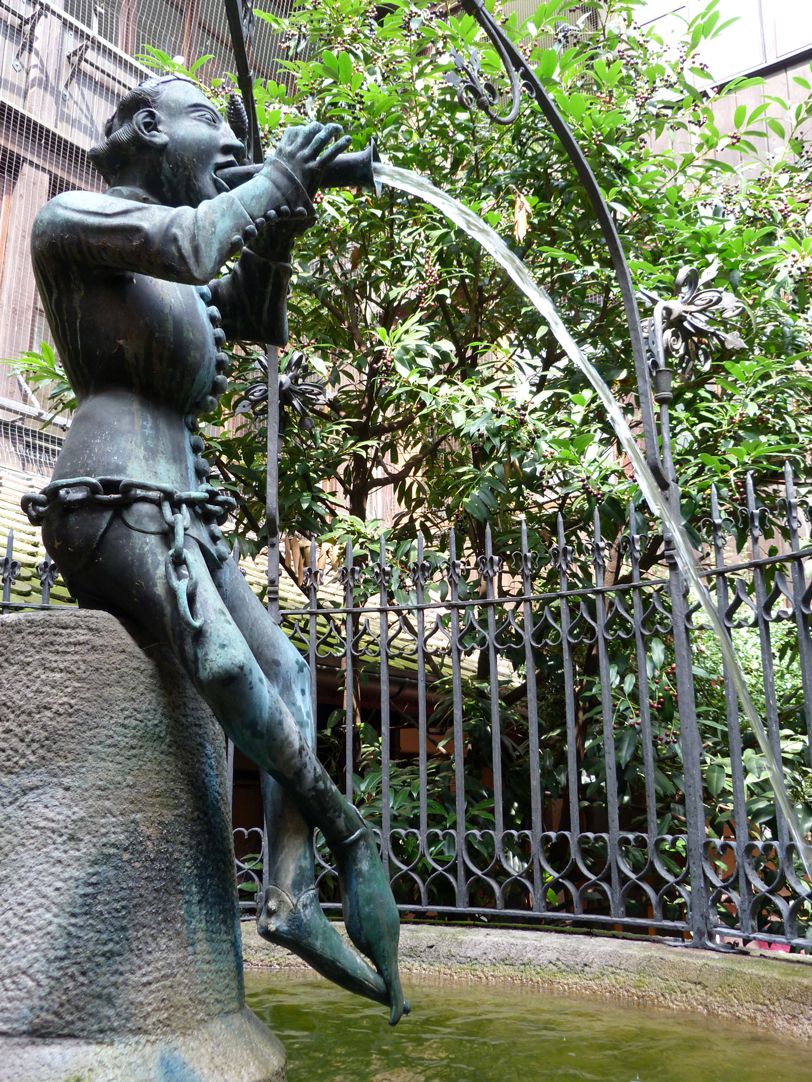 Hanselbrunnen Der Hansel in Schrägansicht