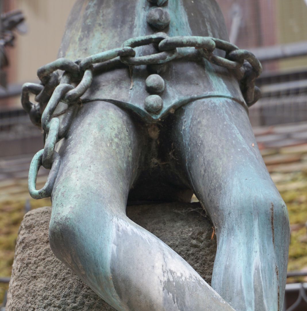 Hanselbrunnen Detailansicht mit Gürtel