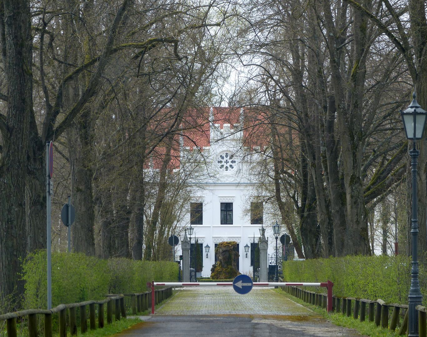 Schloß Reichenschwand Mittelteil in der Alleeachse