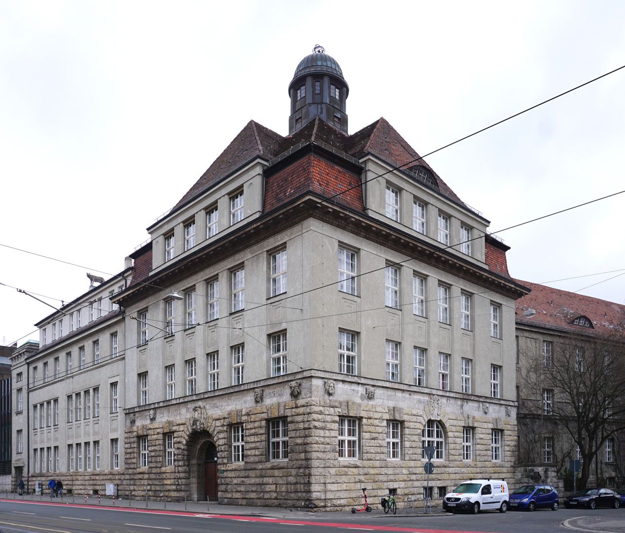Fassadenschmuck am Melanchthon-Gymnasium Gebäudecke, Sulzbacher Straße und Merkelgasse