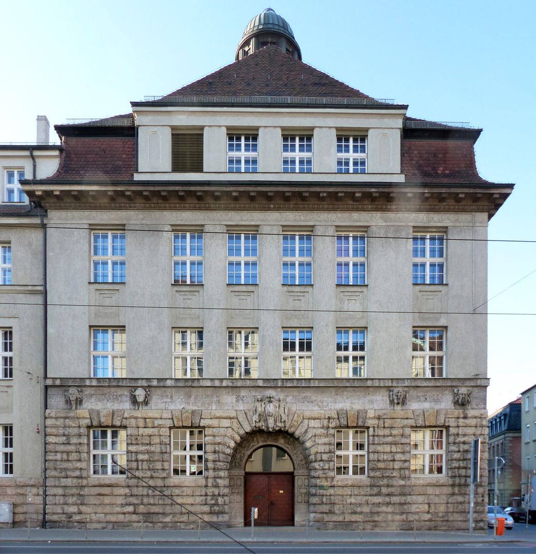 Fassadenschmuck am Melanchthon-Gymnasium Kopfbau, Nordseite