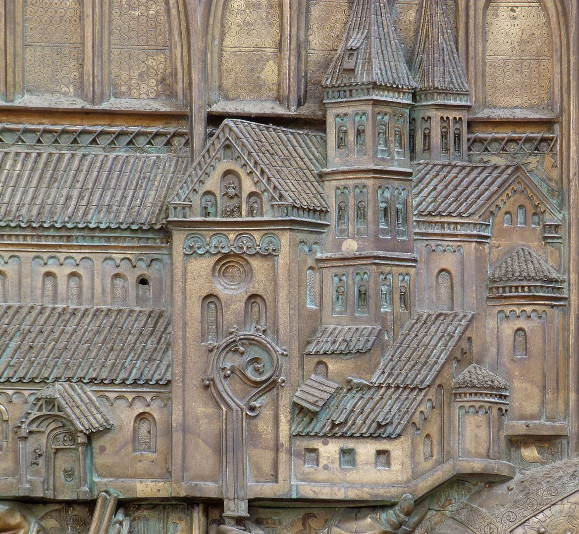 Memorienplatte für Hariolf und Erlolf Kirchenmodell, Langhaus, Querhaus und Apsiden