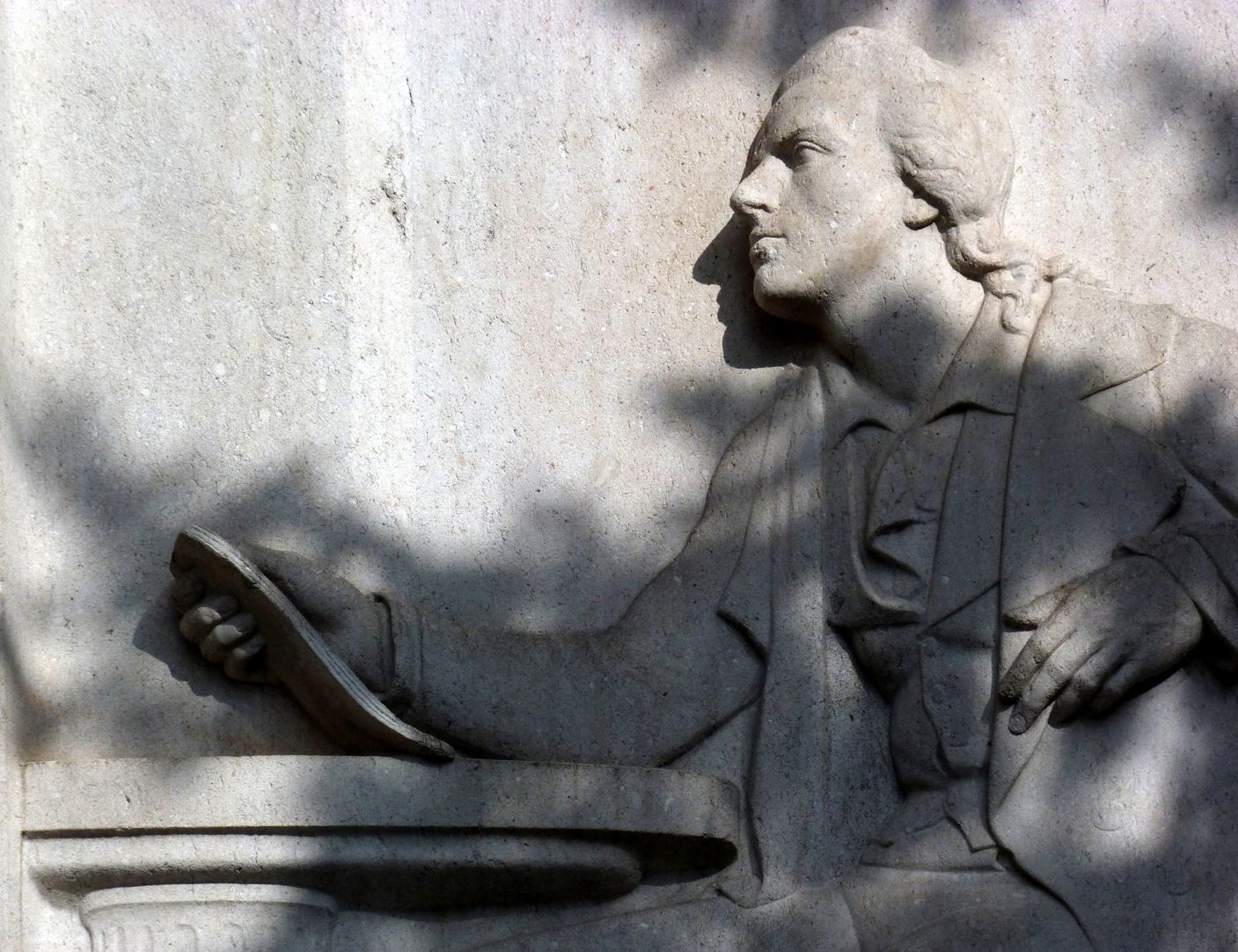 Schillerdenkmal Dichterprofil