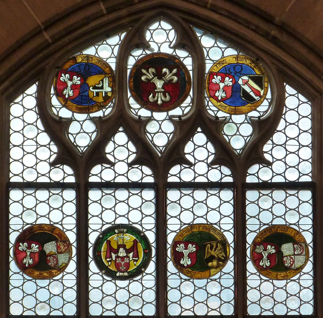 Hirschvogelfenster Fenster-Couronemment mit Wappenrundscheiben