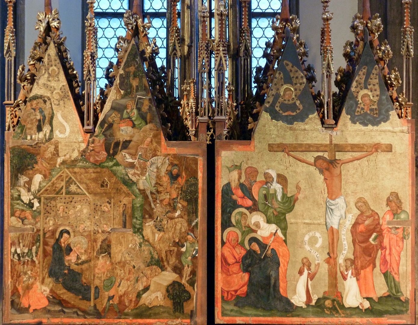 Hochaltar von St. Jakob linker Flügel mit der Anbetung der Heiligen Drei Könige / rechter Flügel mit Kreuzigungsdarstellung