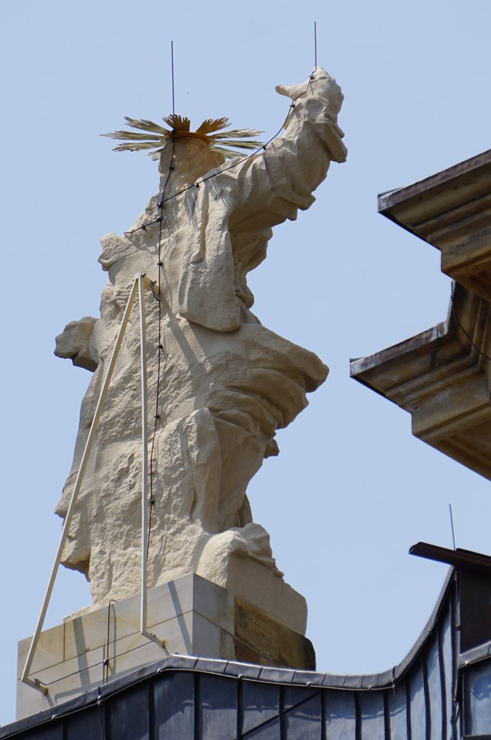 Vierzehnheiligen / Giebelfiguren Salvator Mundi, Rückansicht von Nordost