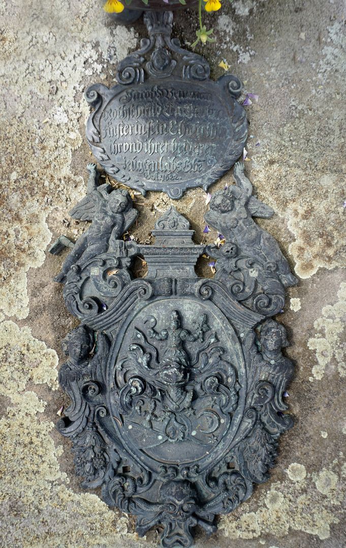 Epitaph des Rotschmieds Jacob Weinmann Inschrift- und Wappenkartusche