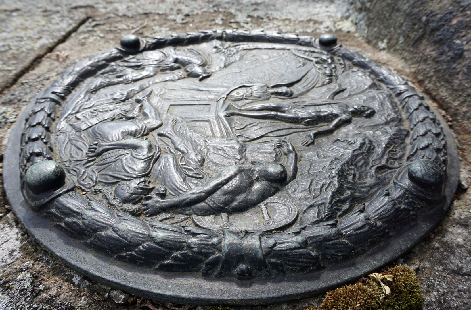 Wenzel Jamnitzer Grabstätte Rundplatte mit Darstellung der Auferstehung, Schrägansicht