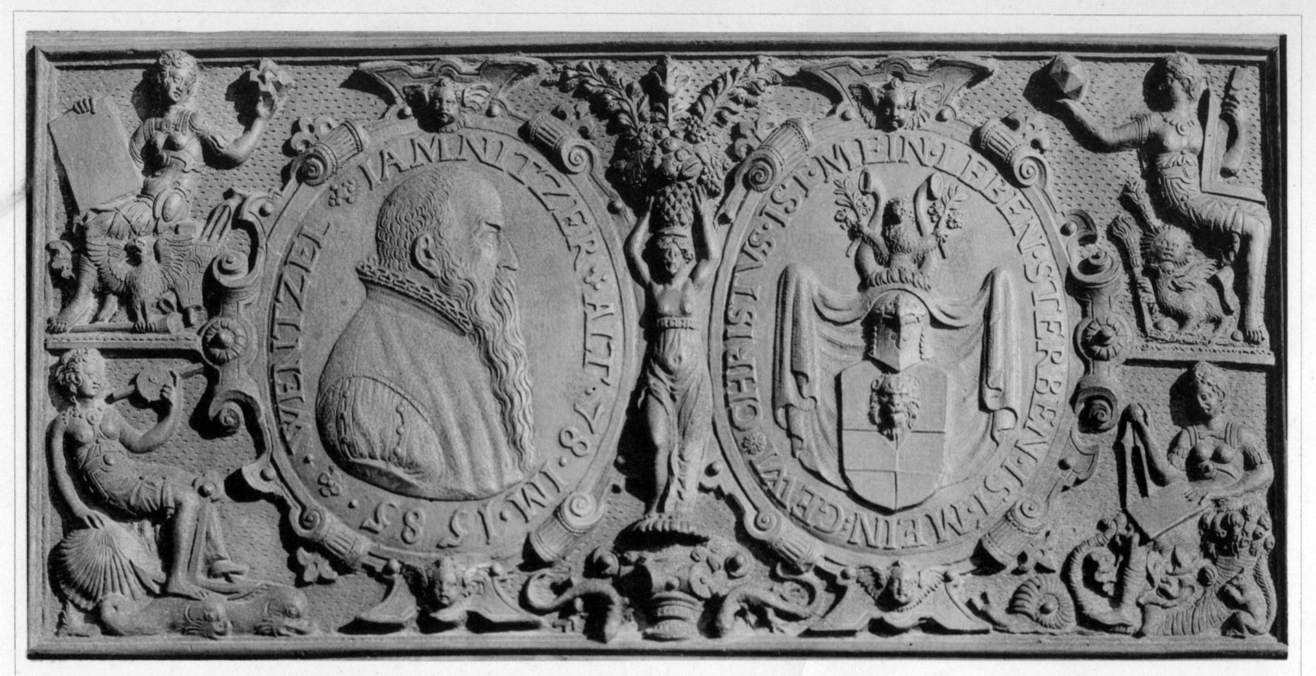 Wenzel Jamnitzer Grabstätte Tafel 13 in: Die Bronceepitaphien der Friedhöfe zu Nürnberg. Photographische Naturaufnahmen, mit textlichen Erläuterungen von Hans Boesch, Wien, Gerlach und Schenk (1896)