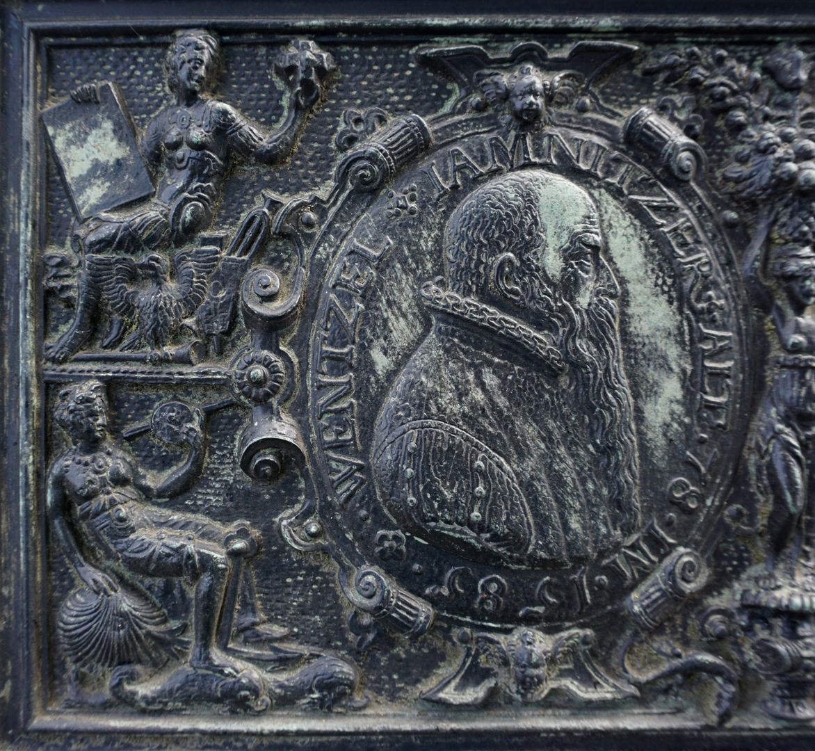 Wenzel Jamnitzer Grabstätte Detailansicht der linken Plattenhälfte