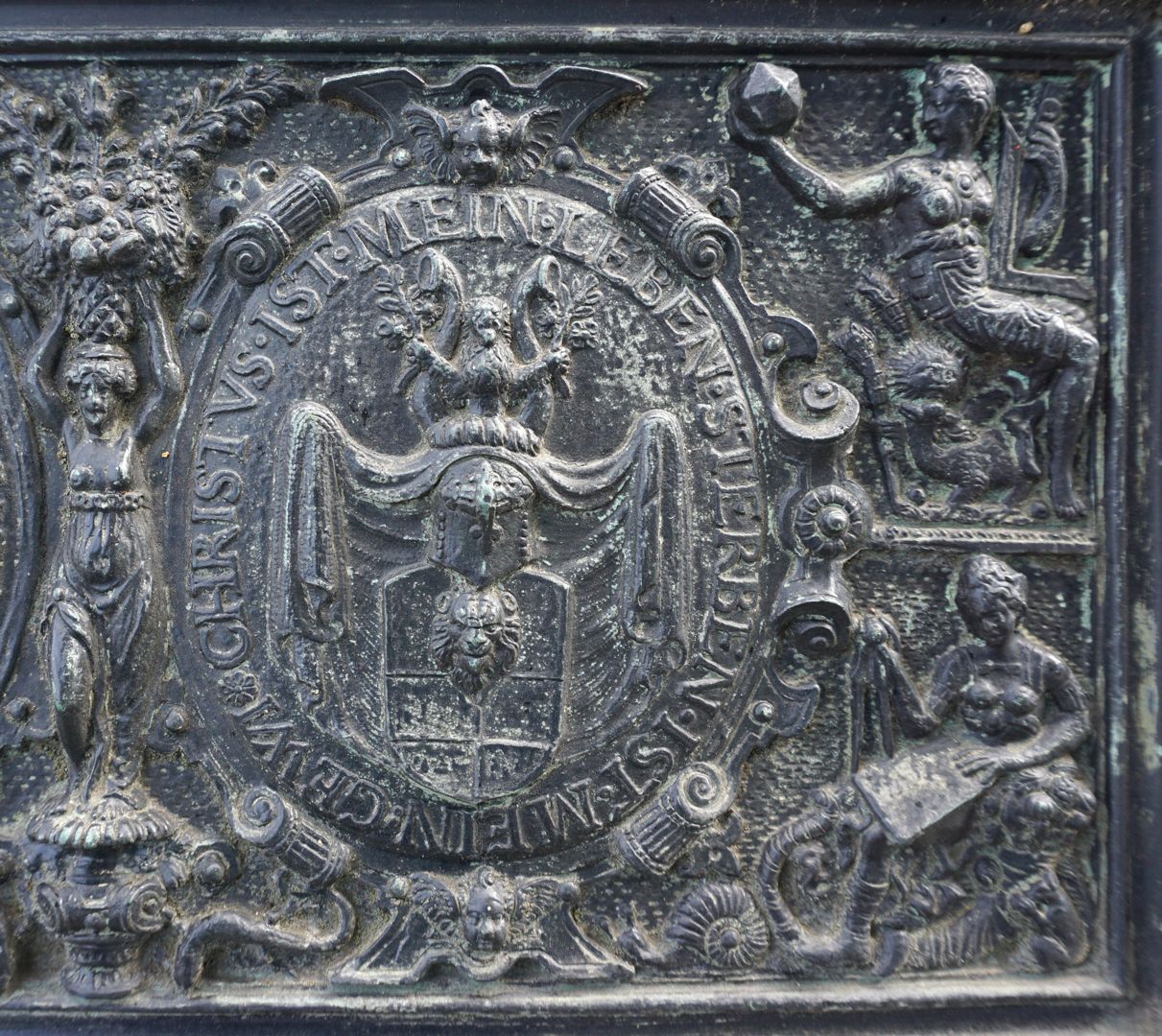 Wenzel Jamnitzer Grabstätte Detailansicht der rechten Plattenhälfte