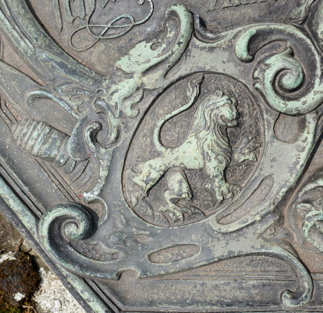 Epitaph des Hans Carl Detailansicht mit Löwen
