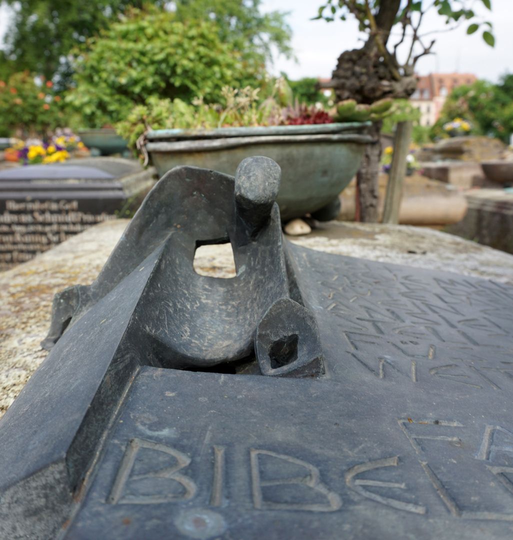 Johannisfriedhof Grabstätte E17, Epitaph der Familie Bibelriether Detailansicht