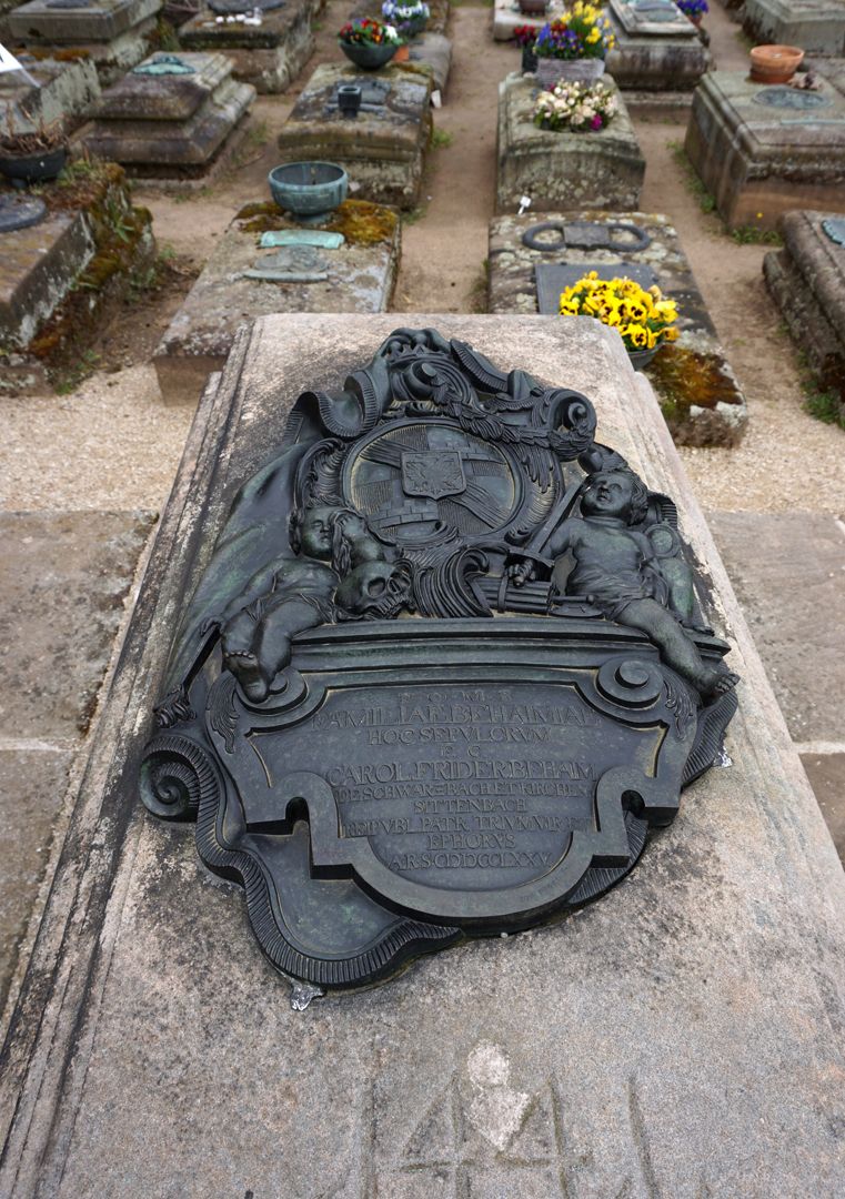 Grabstätte des Carl Friedrich Behaim Schrägansicht von Osten