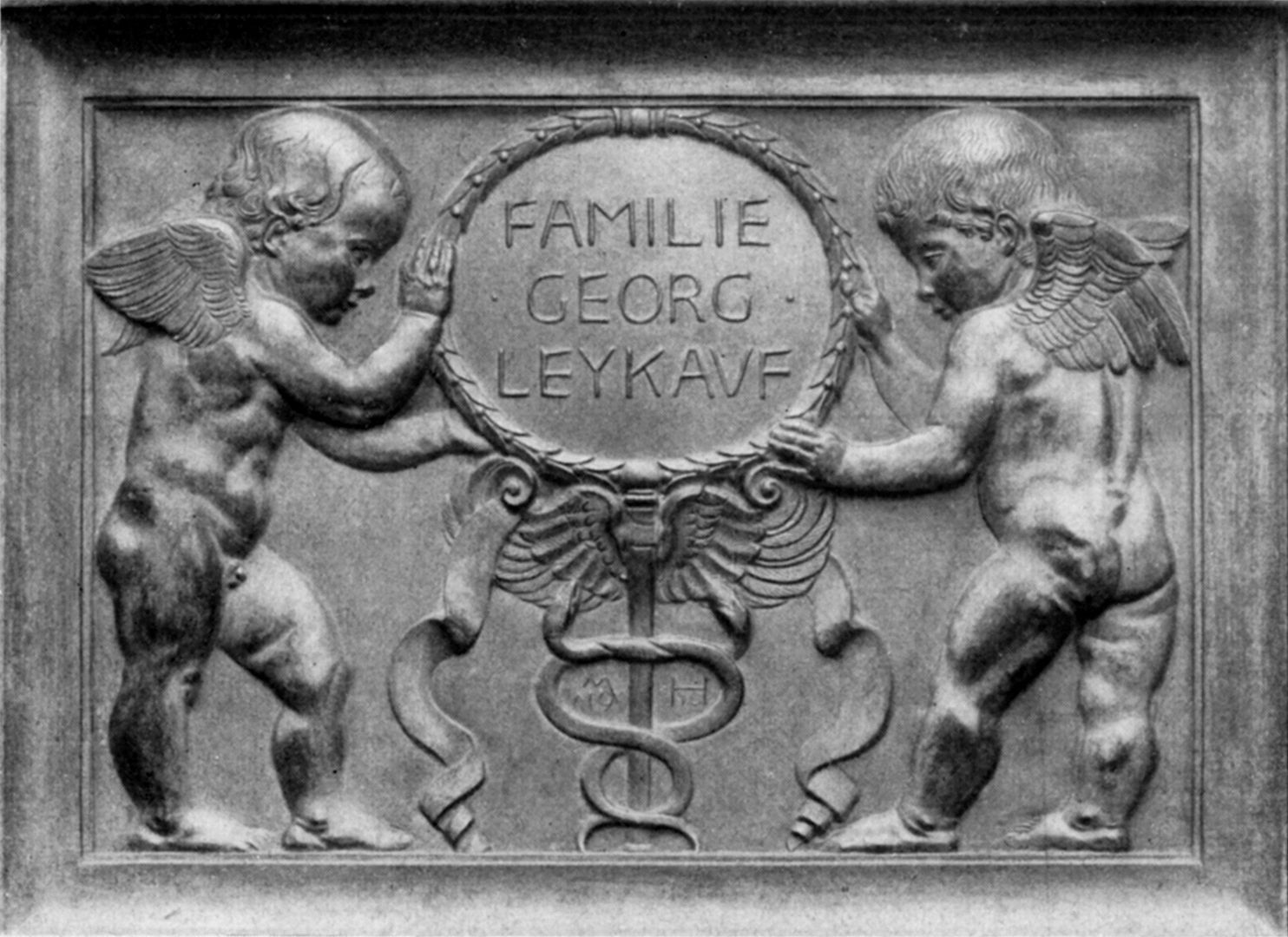 Epitaph der Familie Georg Leykauf Abbildung aus Moderne Meister christlicher Kunst, Max Heilmaier ein deutscher Bildhauer von Georg Lill, München 1922