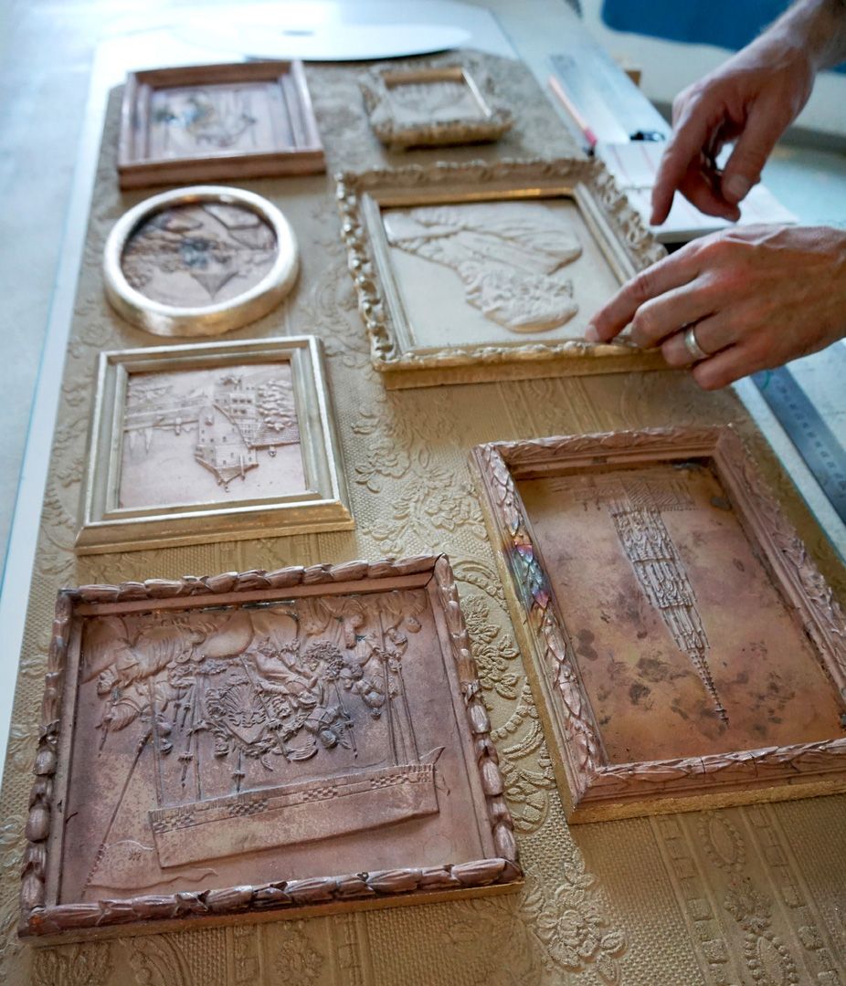 Paul Ritter Grabstätte Letzte Entscheidung in der Anordnung der einzelnen Reliefs, Bronzeguß noch unbehandelt.
