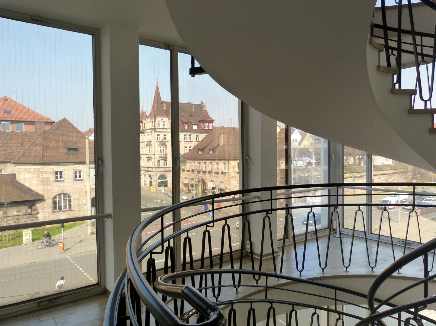 Verwaltungsbau am Königstorgraben Treppenhaus mit Altstadtblick