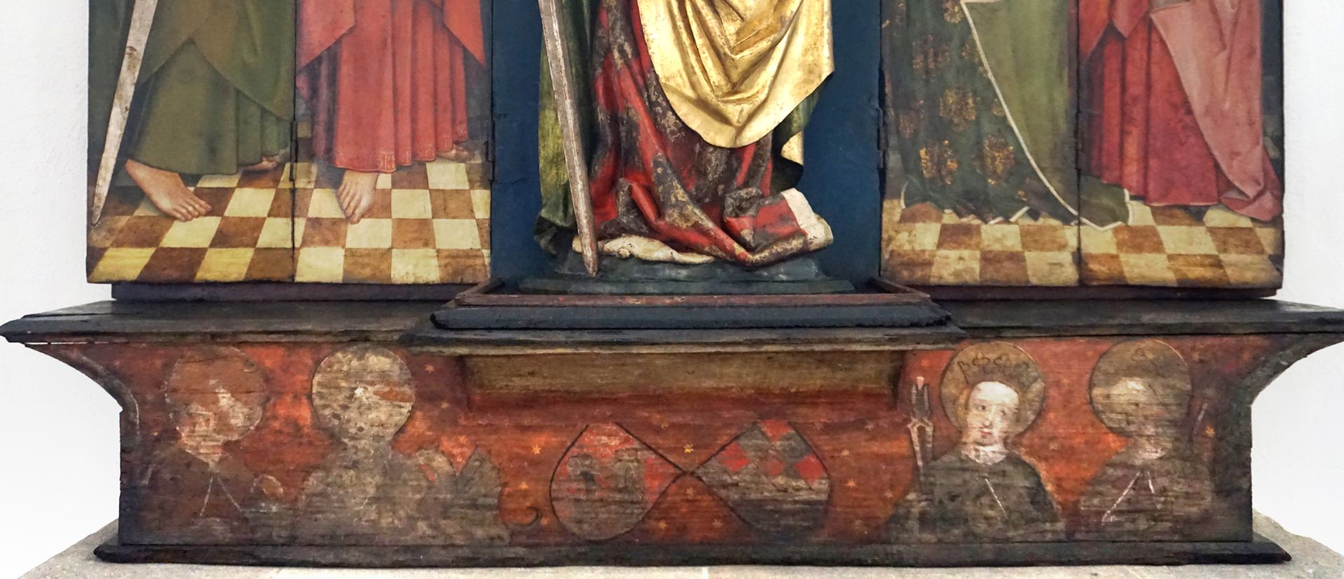 Katharinenaltar untere Schreinpartie und Predella mit Brustbildern der Heiligen Barbara, Margaretha, Apollonia und Ursula (?)