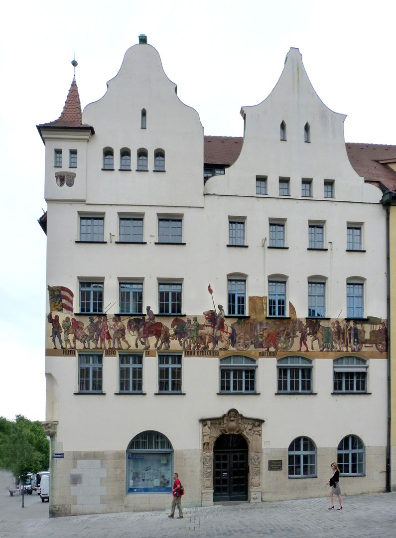 Kaufmannszug Ostfassade, 16. Jh., Portalumrahmung Johann Schiemer/ Max Heilmaier 1910