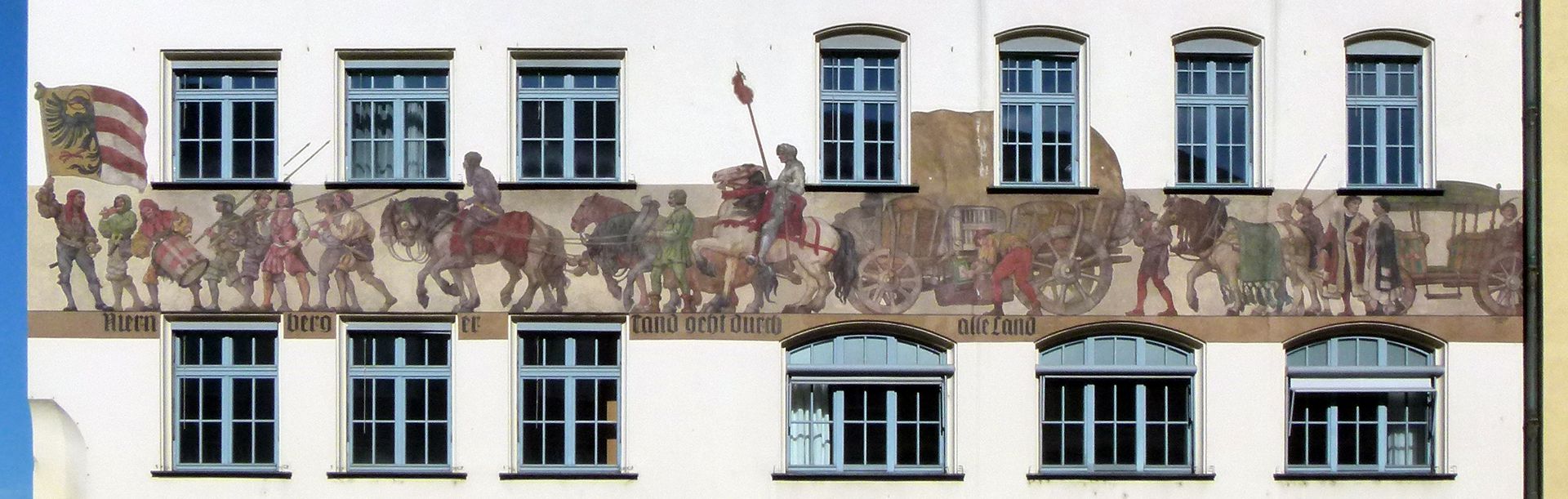 Kaufmannszug Ostfassade, Gesamtansicht: "Nuernberger Tand geht durch alle Land"