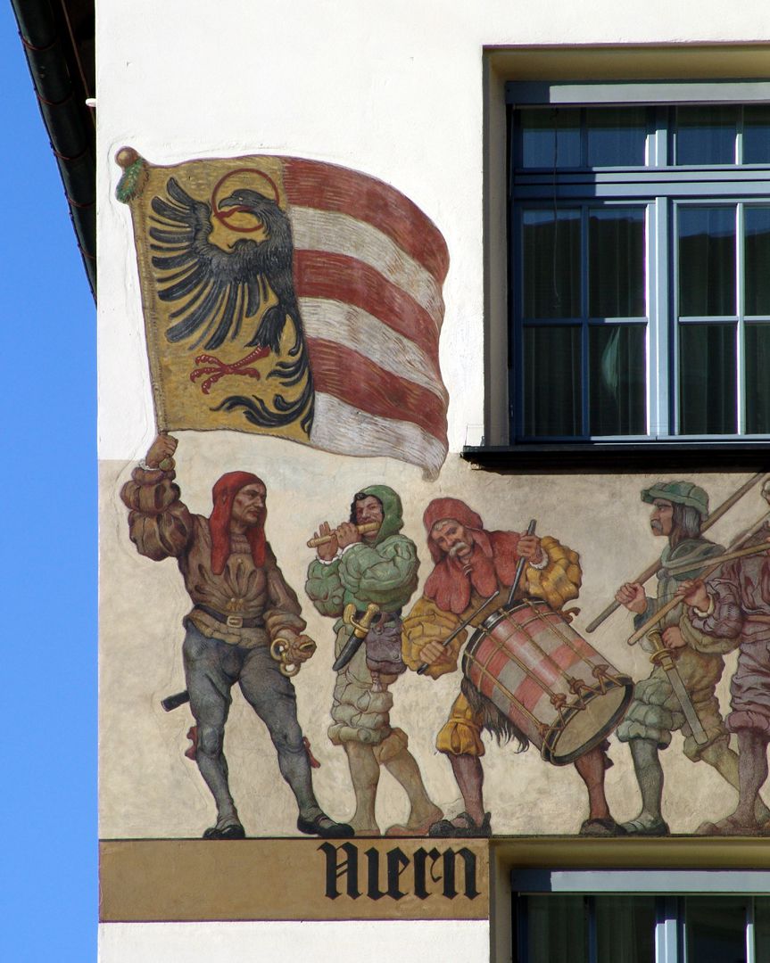 Kaufmannszug Ostfassade, Detail: Banner, Pfeifer und Trommler