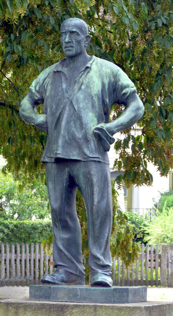 Standbild eines Bergmanns Frontalansicht