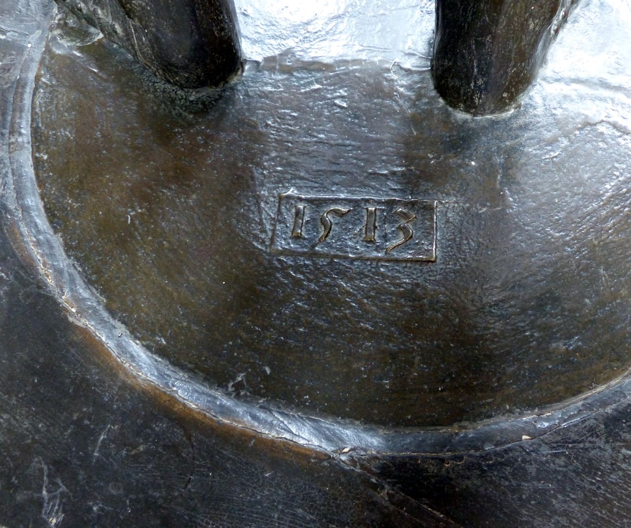König Artus (Innsbruck) Sockel mit Datum 1513