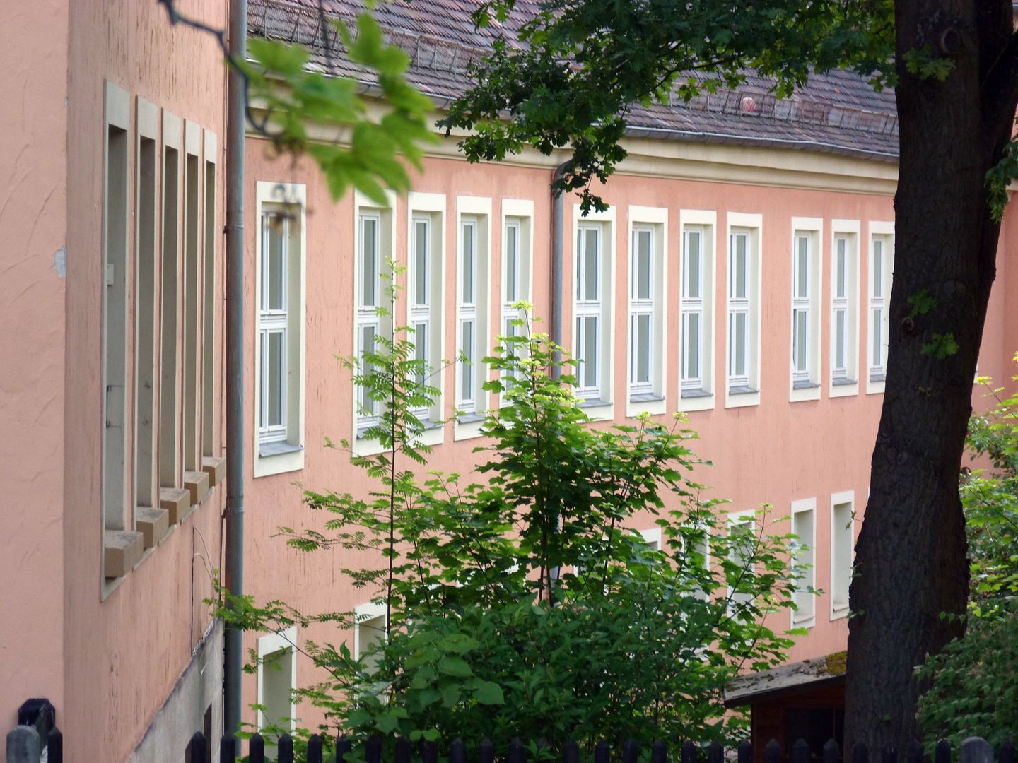 Konrad-Groß-Schule Dresdener Straße, Fassadenflucht