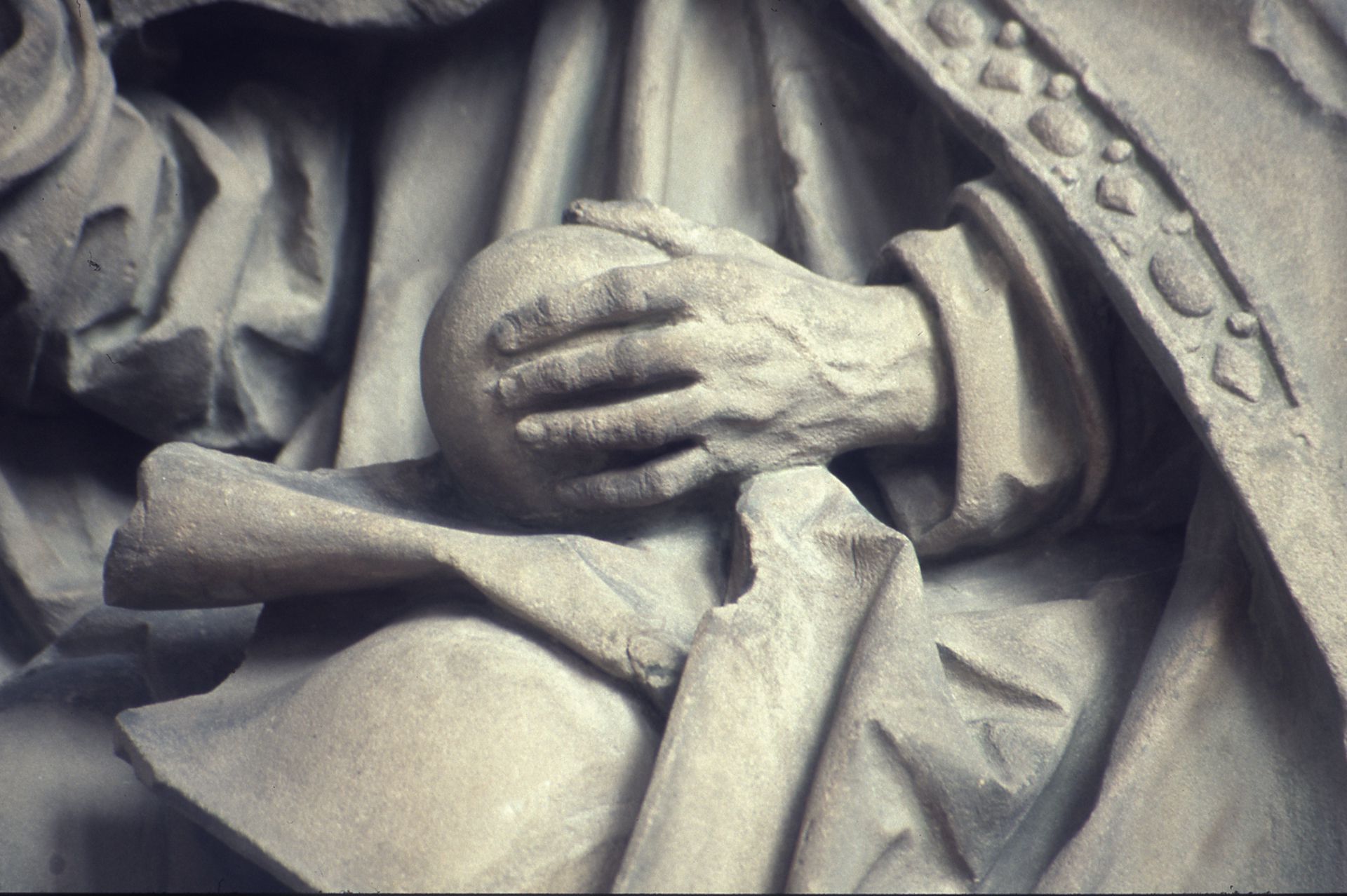Landauersches Epitaph Detail: Gottvater, Hand
