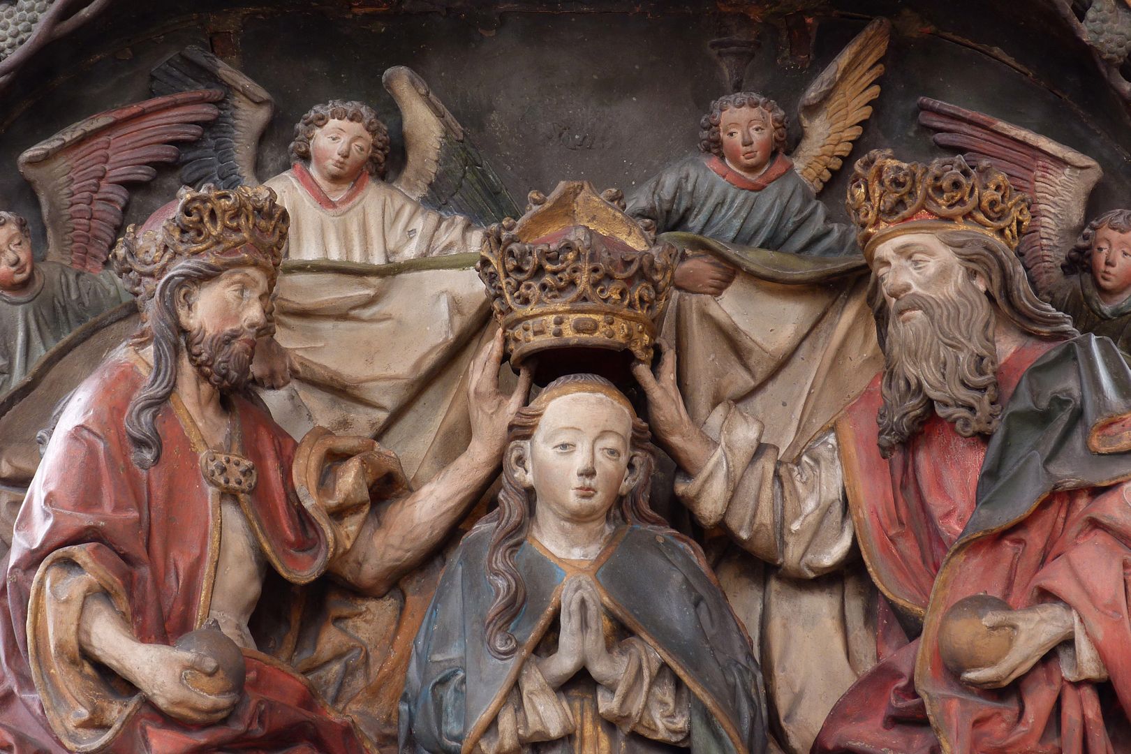 Epitaph des Hans Rebeck Detail mit der Krönung Marias durch Christusgott und Gottvater mit assistierenden Engeln