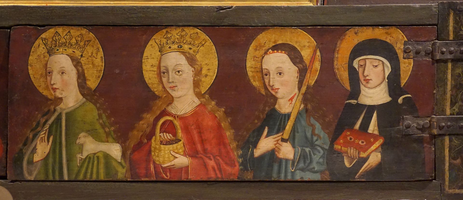 Krell-Altar rechte Predellahälfte mit den Heiligen: Agnes, Dorothea, Lucia und Ottilia (Odilia)