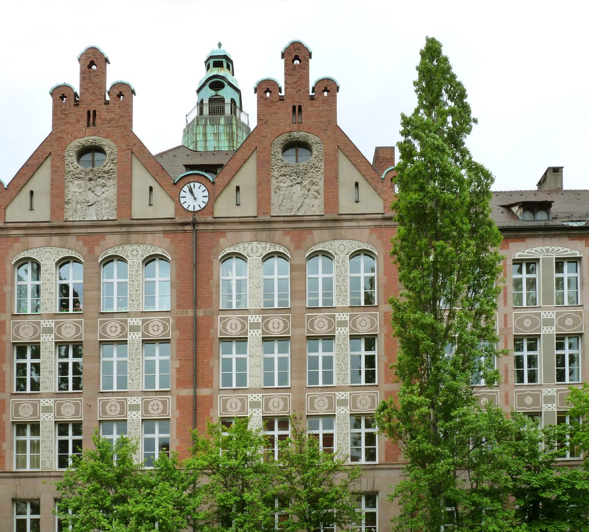 Dr. Theo-Schöller-Schule Zwillingsgiebel