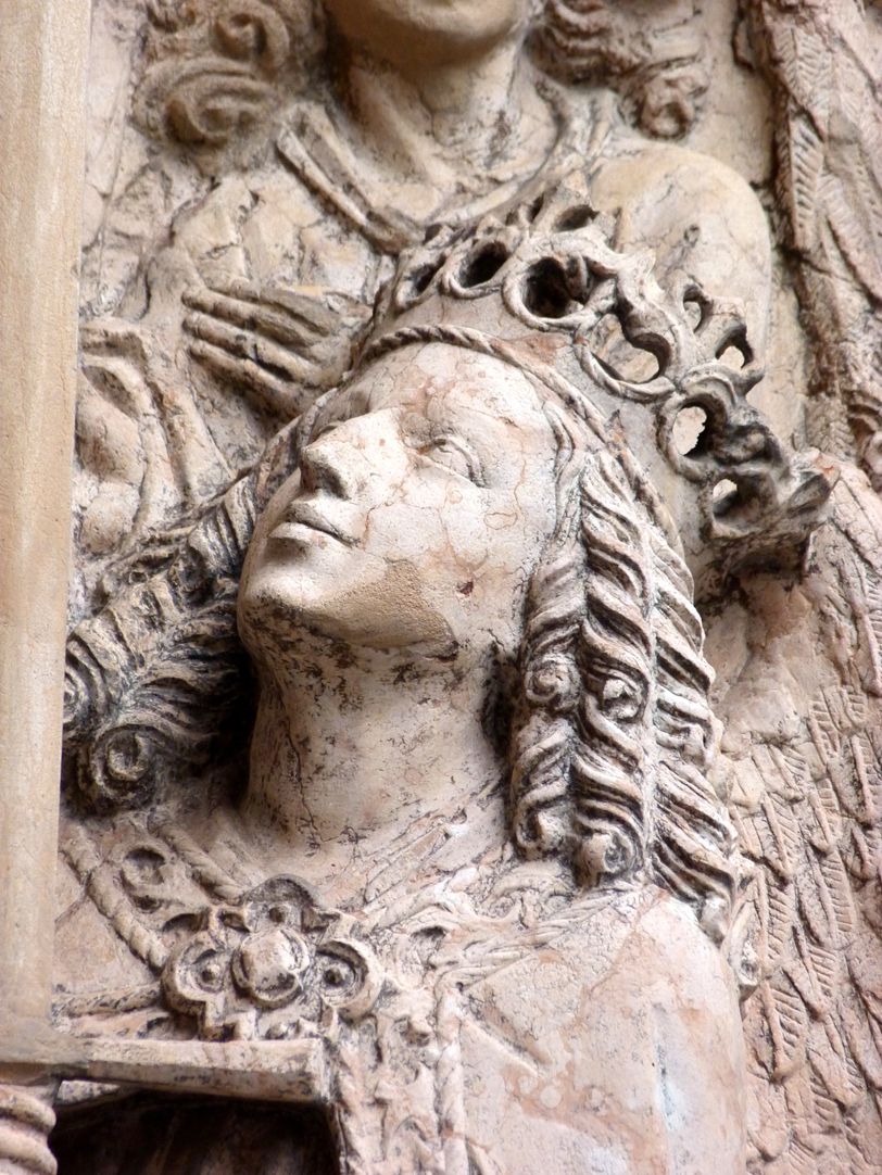 Epitaph des Kunz Horn Detail von gekröntem Engel, der Gottes Schwert trägt