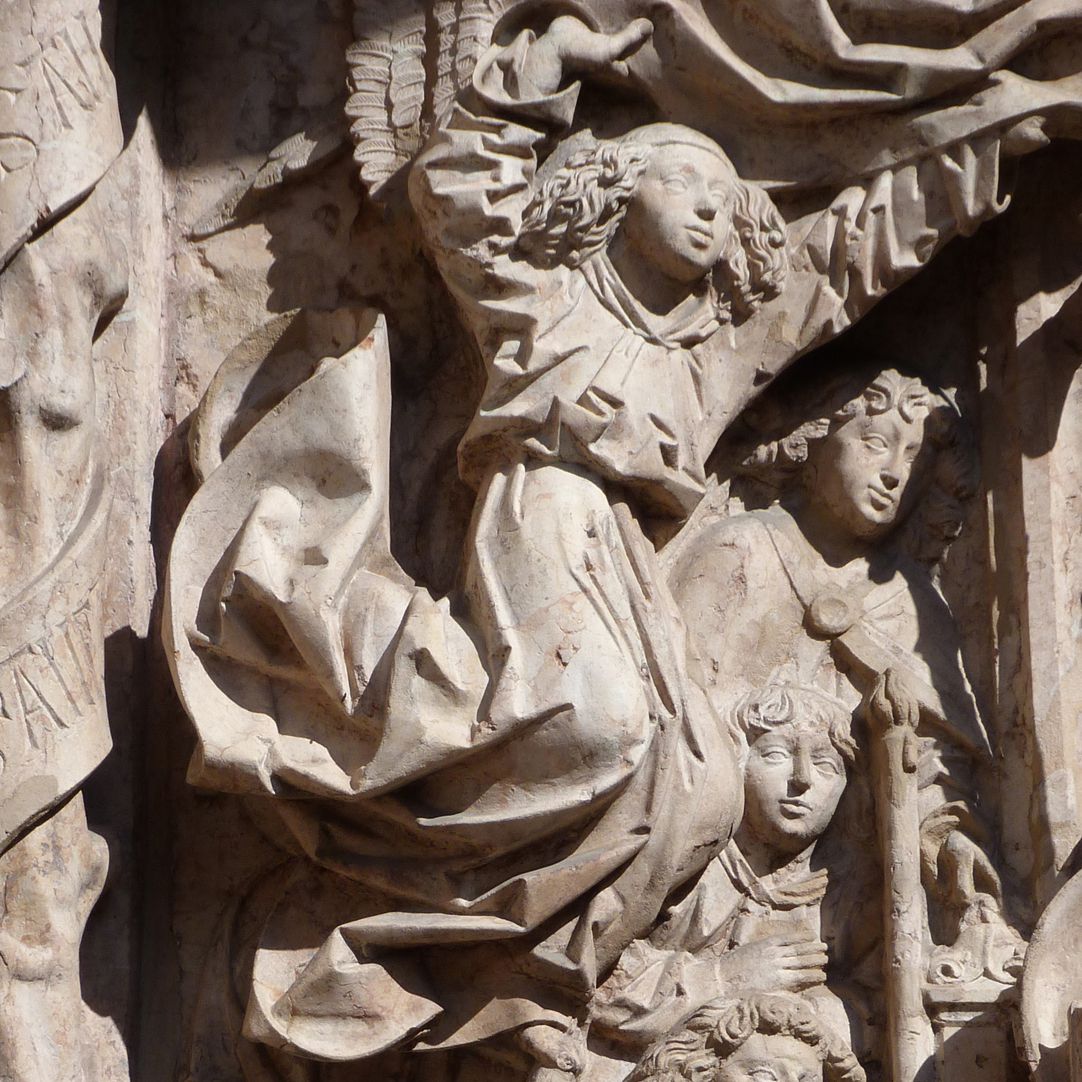 Epitaph des Kunz Horn linker Baldachinvorhang öffnender Engel